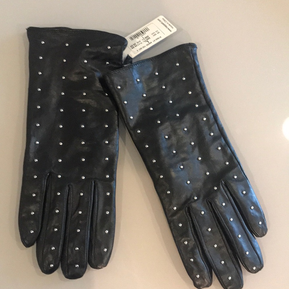 NWT Real leather gloves w/studs, size L